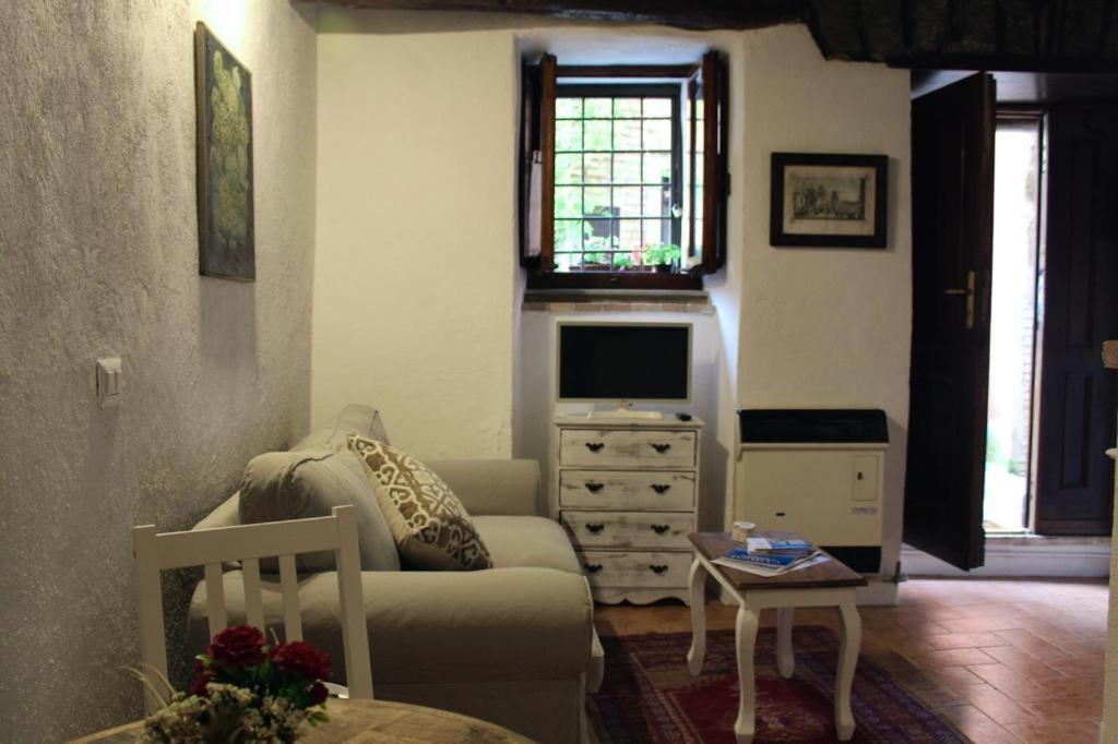 Torre Iolanda Bed & Breakfast Кампаняно ди Рома Екстериор снимка